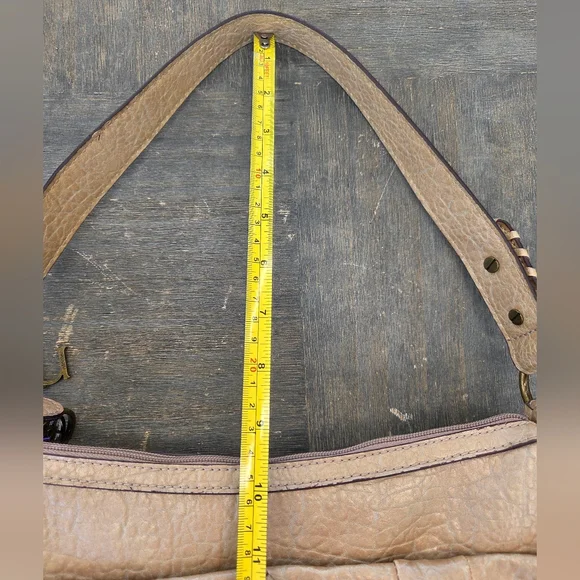 Nicole Miller Beige Y2K Shoulder Bag with Bag Charm and Emblem - Picture 14 of 15